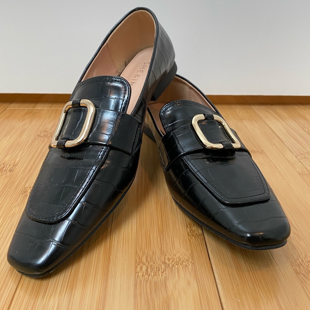 Golden bucket loafers